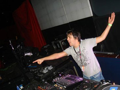 Sam aka Velos, DJ'ing at the Tidy Weekender