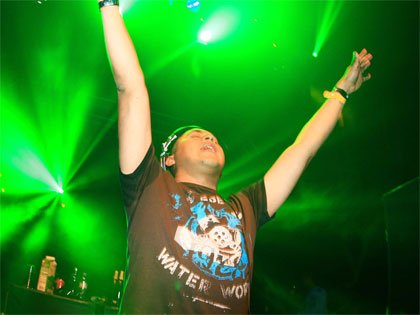 Dav Gomrass reaching for the lasers