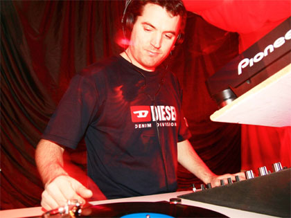 DJ Wilma DJ'ing at Dusk Till Dawn