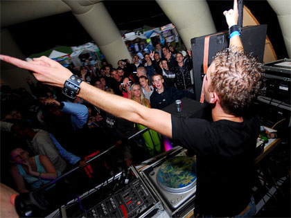 Iain Cross DJ'ing for Resonate at the Sanctuary Festival 2008